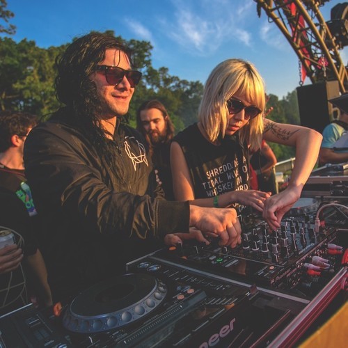 download → Skrillex B2B Mija - Sunrise Bonnaroo Surprise Live Mix - 09-Jul-2014 download → Skrillex B2B Mija - Sunrise Bonnaroo Surprise Live Mix - 09-Jul-2014